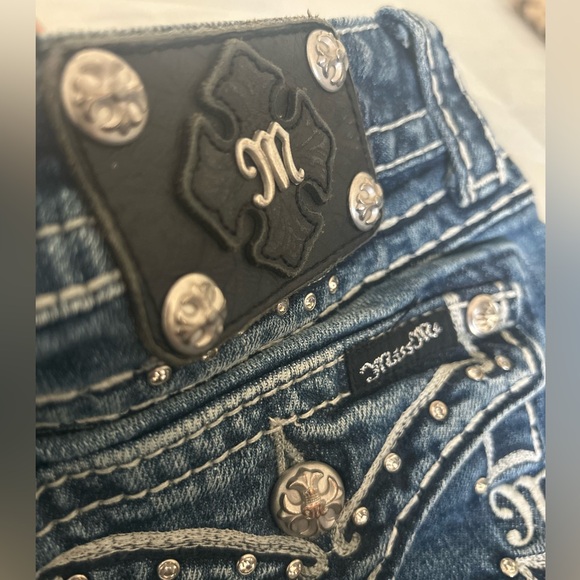 Pre-Owned. In excellent condition. Size 30. Miss Me jeans. - Picture 13 of 15